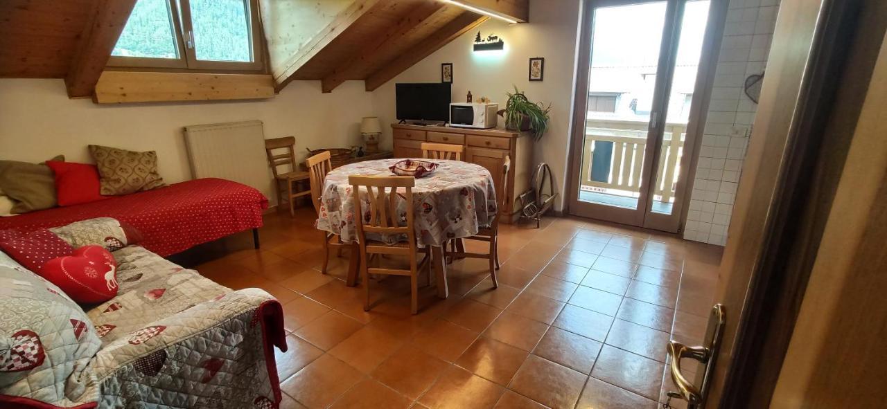 Mansarda A Carciato, Trilocale In Montagna Dimaro Exterior foto